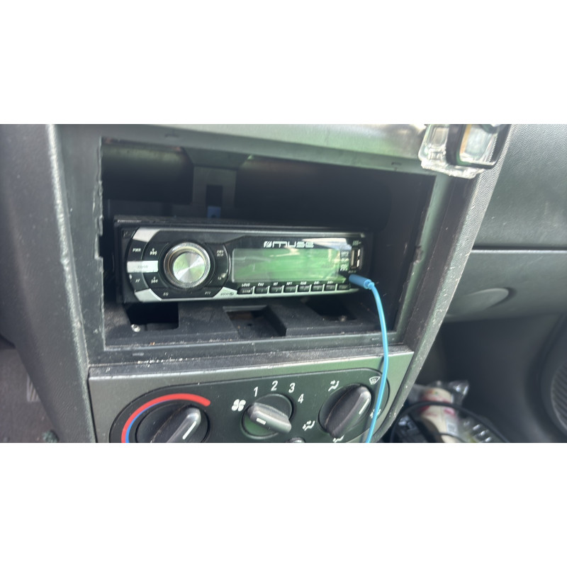 Vitre avant droit OPEL CORSA C Photo n°18