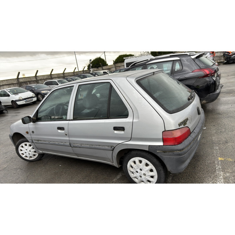 Arret de porte arriere droit PEUGEOT 106 Photo n°11