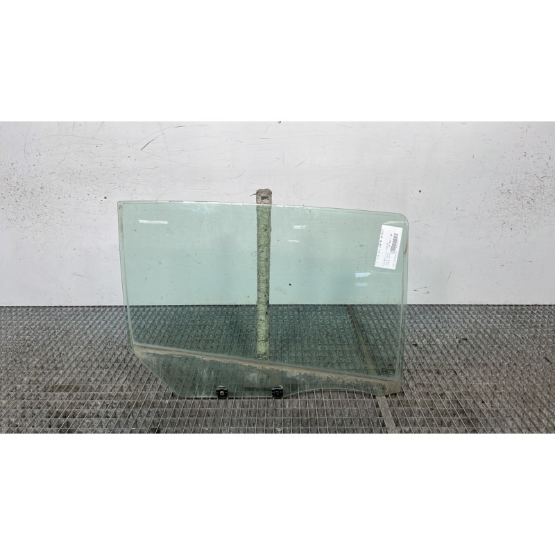 Vitre arriere droit PEUGEOT 308 2 Photo n°1
