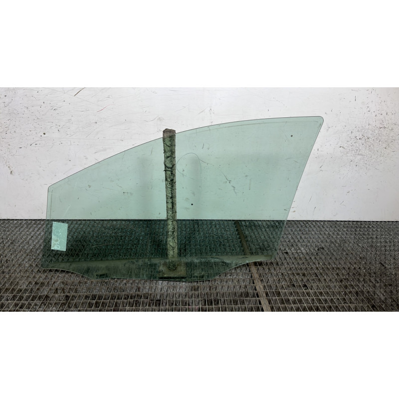 Vitre avant droit MERCEDES CLASSE A 169 Photo n°4