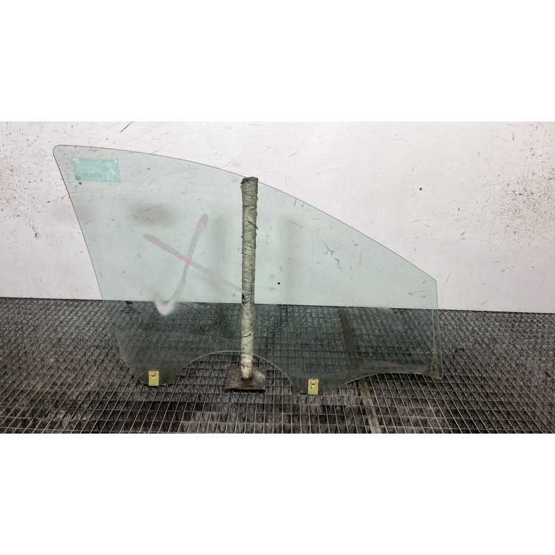 Vitre avant gauche HYUNDAI I 20 1 Photo n°4