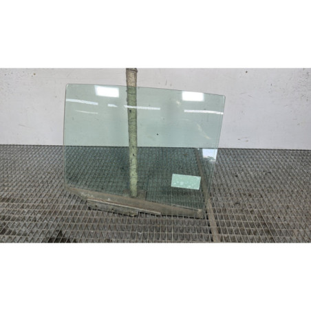 Vitre arriere droit TOYOTA YARIS 2 Photo n°1