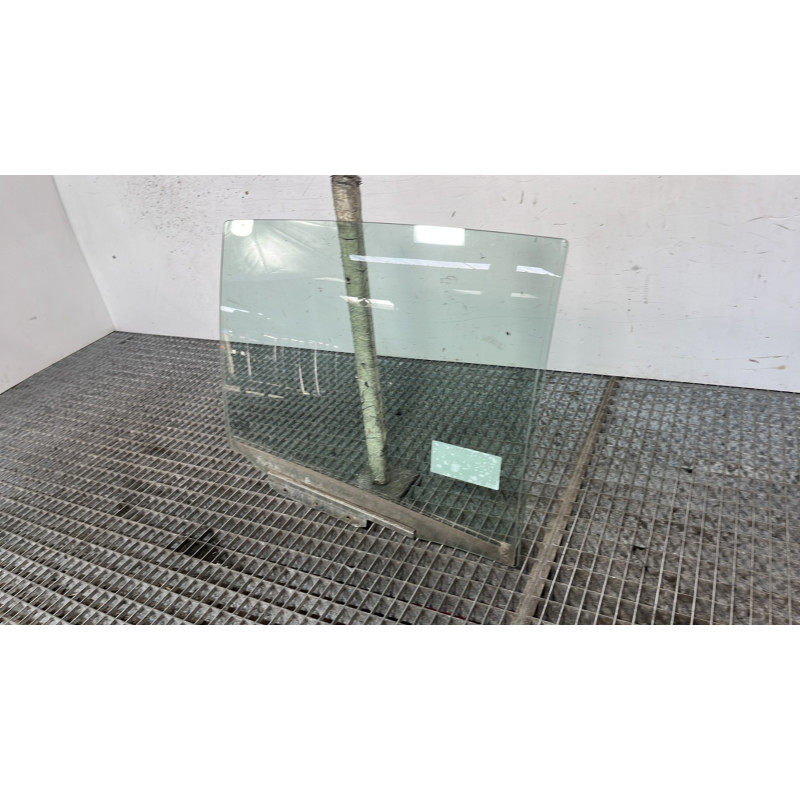 Vitre arriere droit TOYOTA YARIS 2 Photo n°3