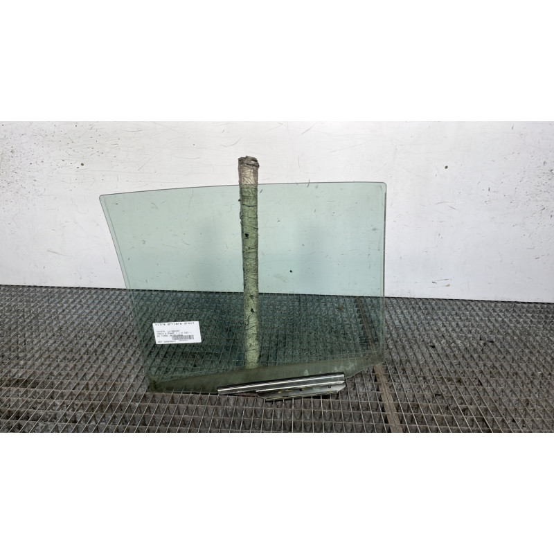 Vitre arriere droit TOYOTA YARIS 2 Photo n°5