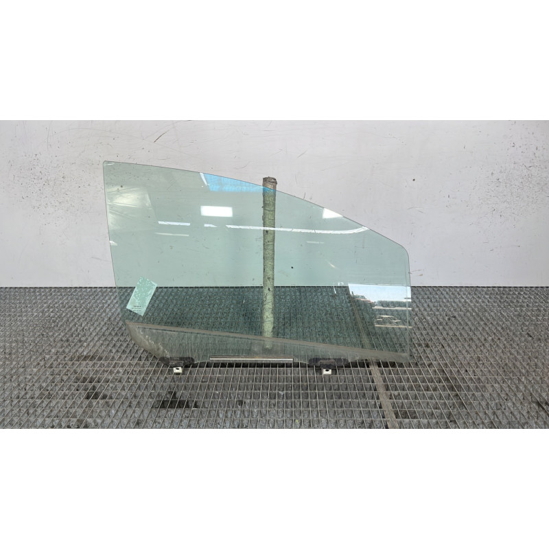Vitre avant droit TOYOTA YARIS 2 Photo n°1