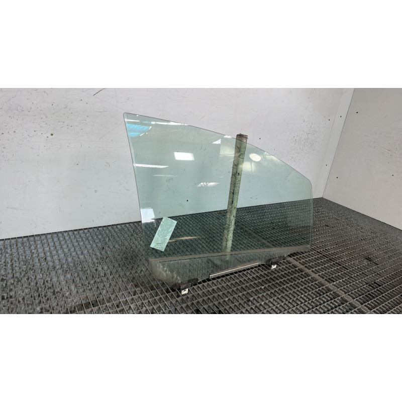 Vitre avant droit TOYOTA YARIS 2 Photo n°3