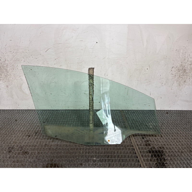 Vitre avant gauche FORD FIESTA 6 Photo n°1