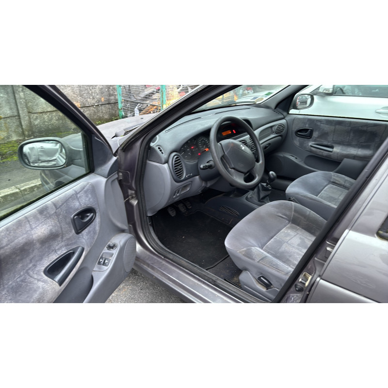 Vase de lave glace RENAULT MEGANE 1 Photo n°13