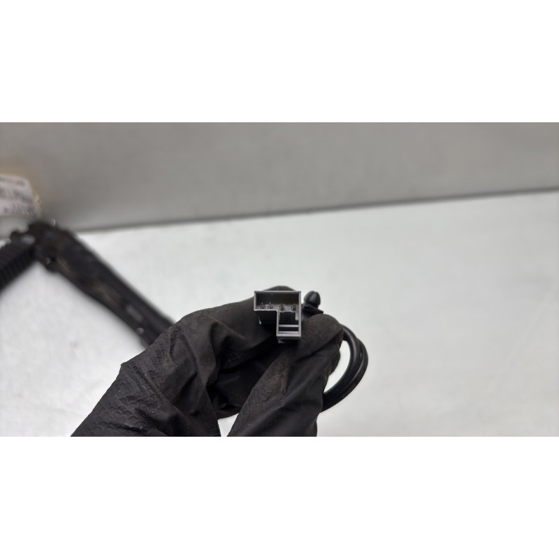 Pretensionneur de ceinture avant droit BMW SERIE 1 E87 Photo n°4