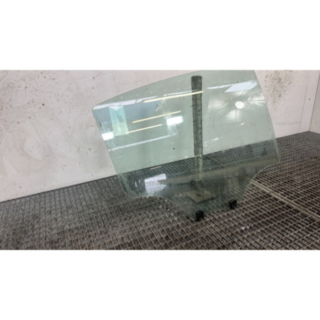 Vitre arriere droit PEUGEOT 208 1