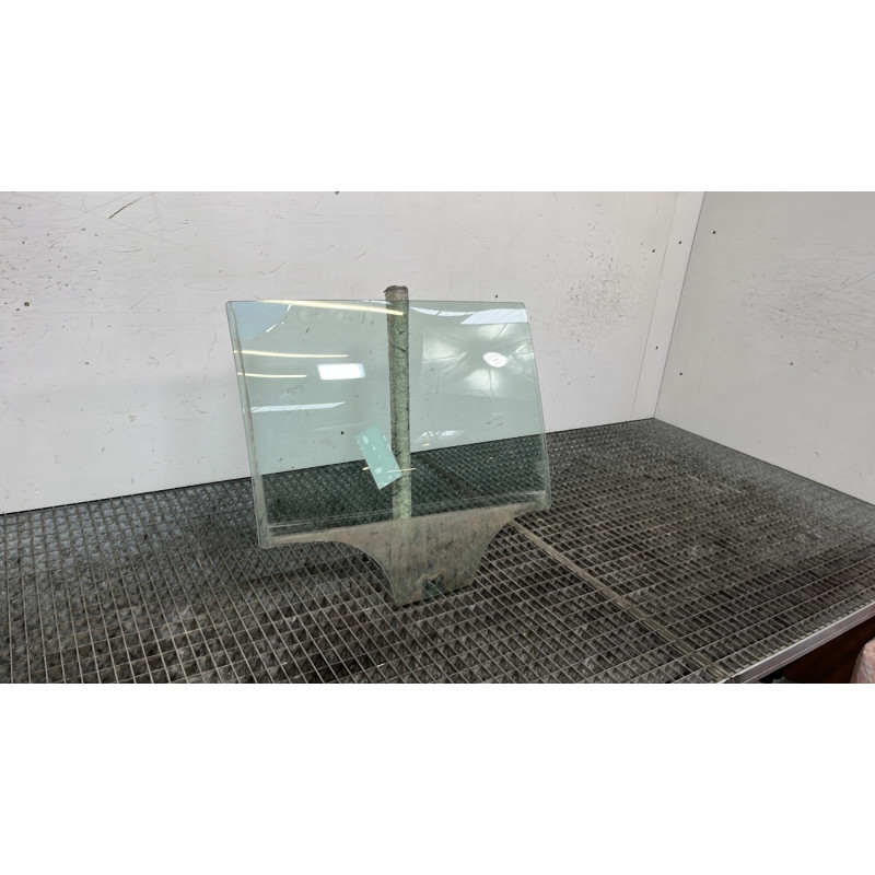 Vitre arriere droit SKODA FABIA 2 Photo n°1