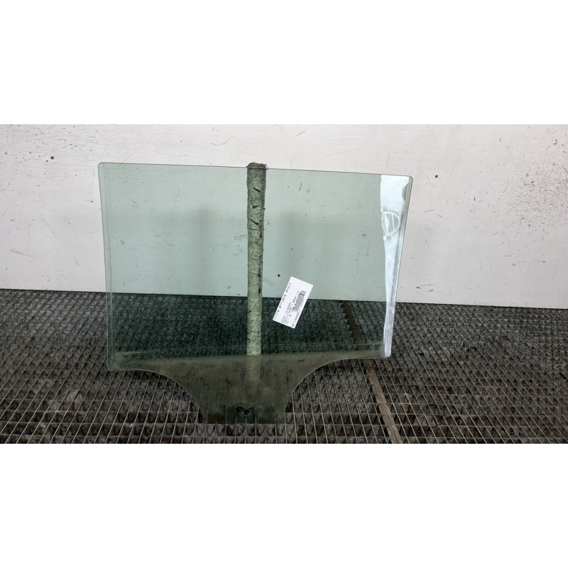 Vitre arriere droit SKODA FABIA 2 Photo n°4