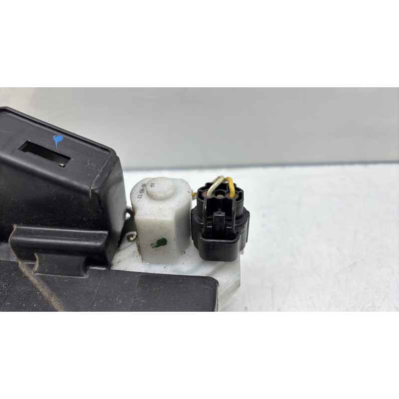 Serrure avant droit VOLKSWAGEN FOX Photo n°3