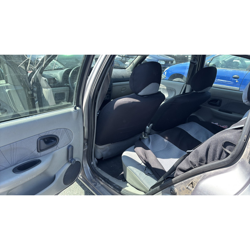 Porte avant droit RENAULT CLIO 2 Photo n°16