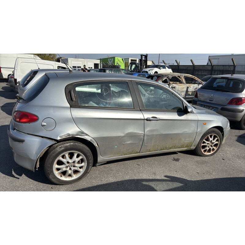Feu arriere principal gauche (feux) ALFA ROMEO 147 Photo n°10