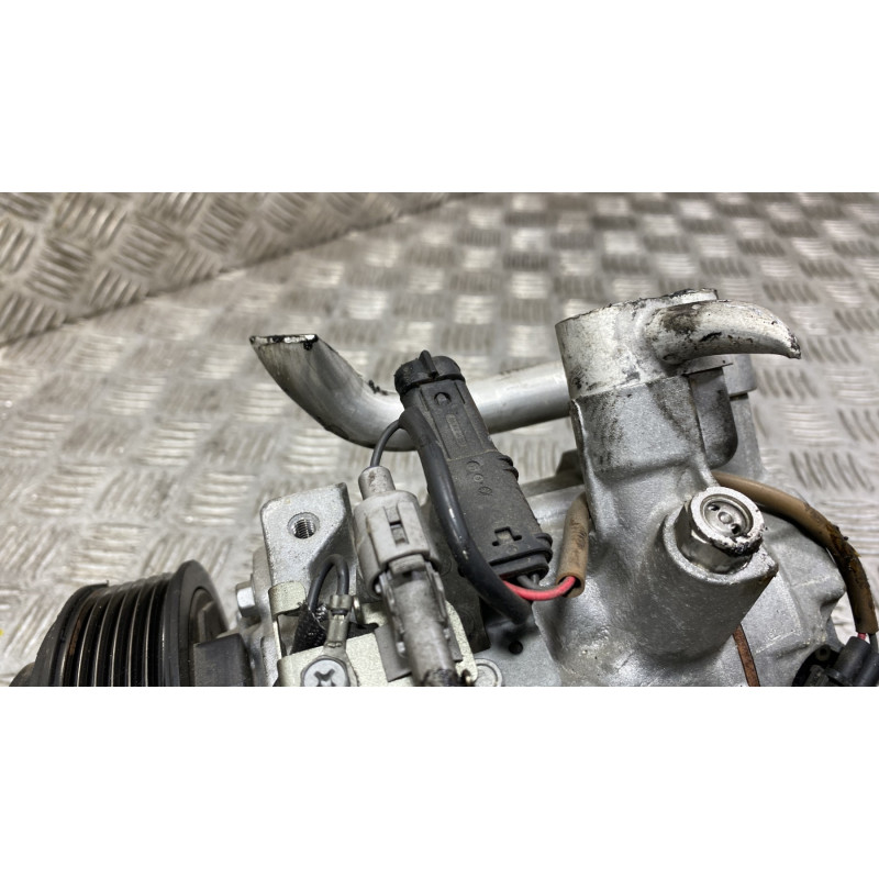 Compresseur clim BMW SERIE 1 F20 Photo n°4