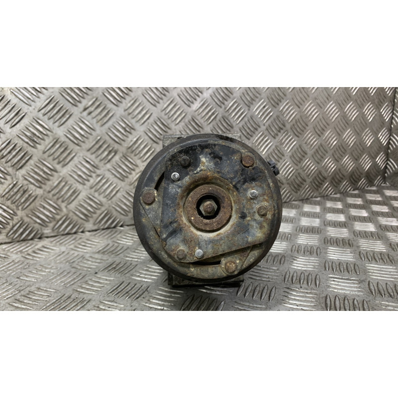 Compresseur clim RENAULT SCENIC 1 Photo n°4