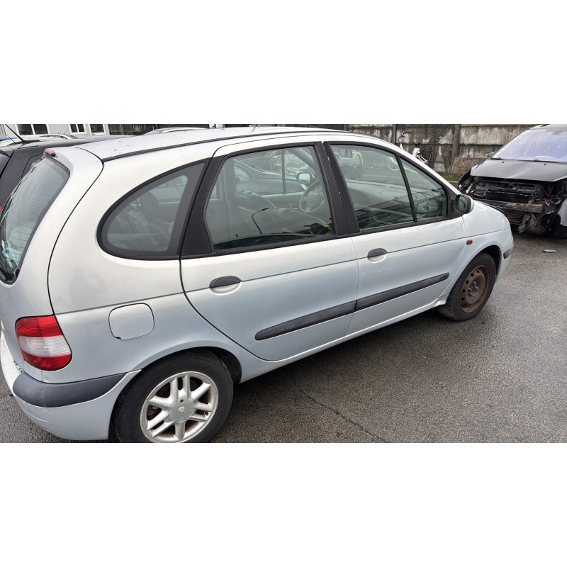 Compresseur clim RENAULT SCENIC 1 Photo n°11