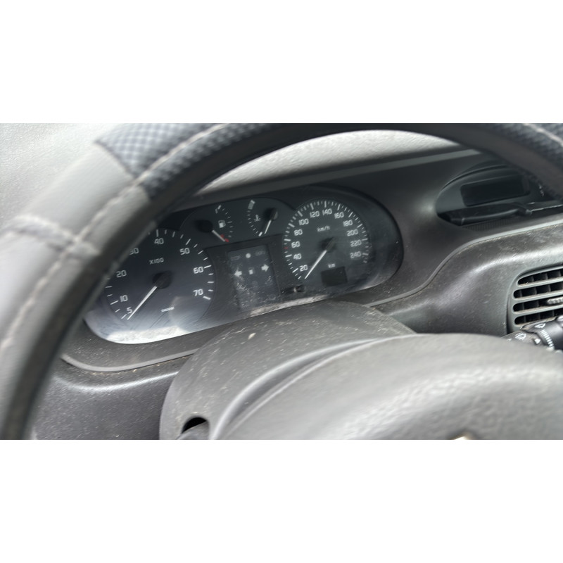 Compresseur clim RENAULT SCENIC 1 Photo n°19