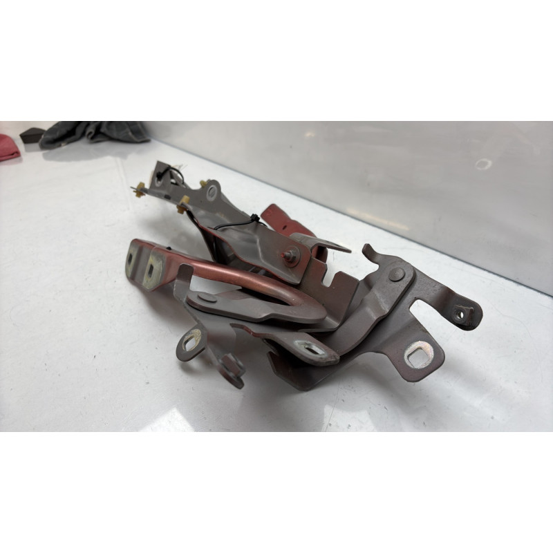 Charniere de capot RENAULT CLIO 4 Photo n°3