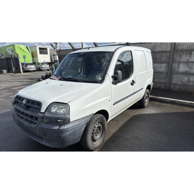 Pare choc arriere FIAT DOBLO 2 Photo n°7