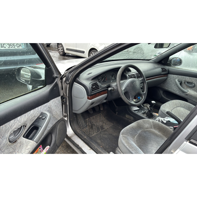 Arret de porte avant gauche PEUGEOT 406 Photo n°8