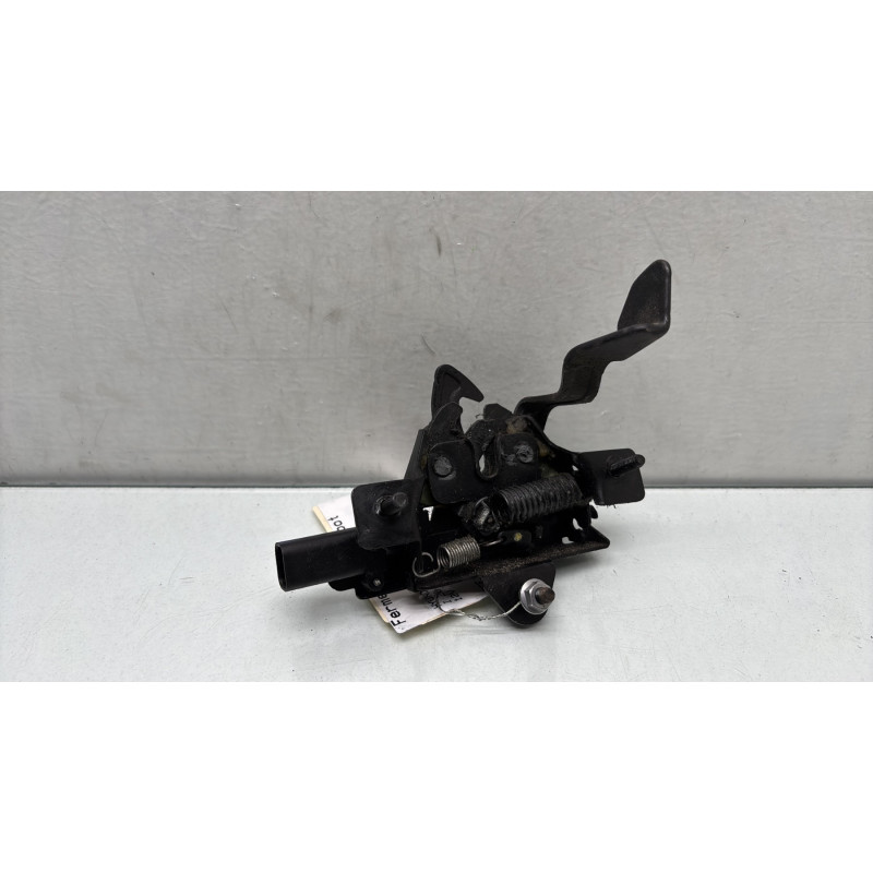 Fermeture de capot HYUNDAI I 20 1 Photo n°2