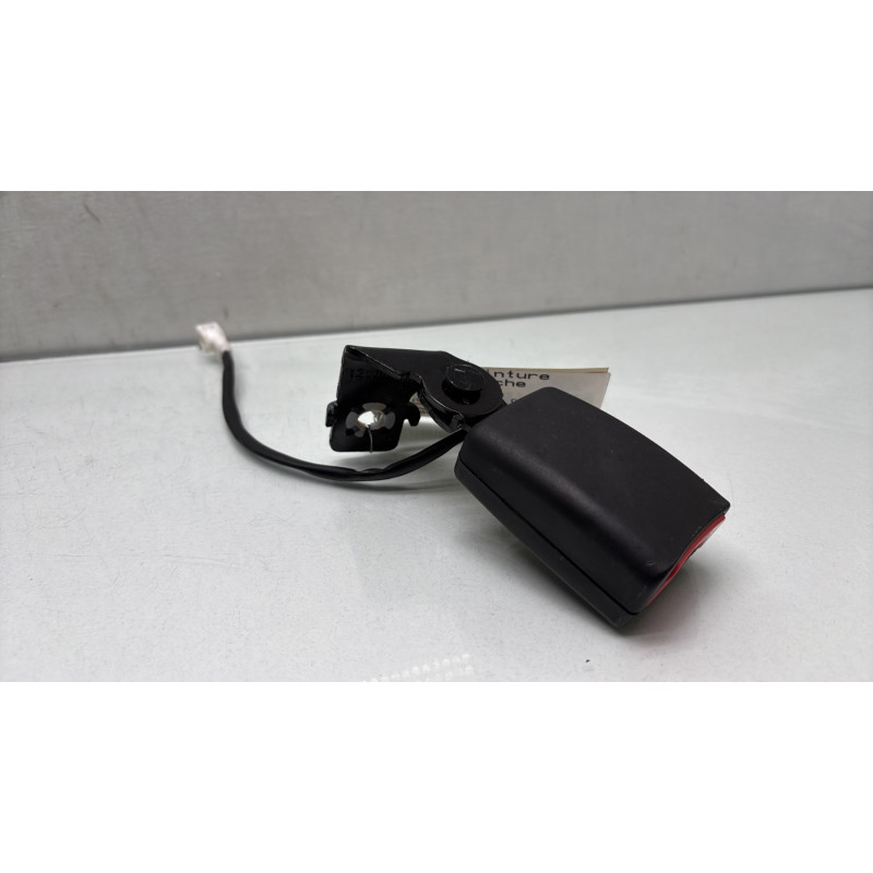 Attache ceinture arriere gauche HYUNDAI I 20 1 Photo n°1