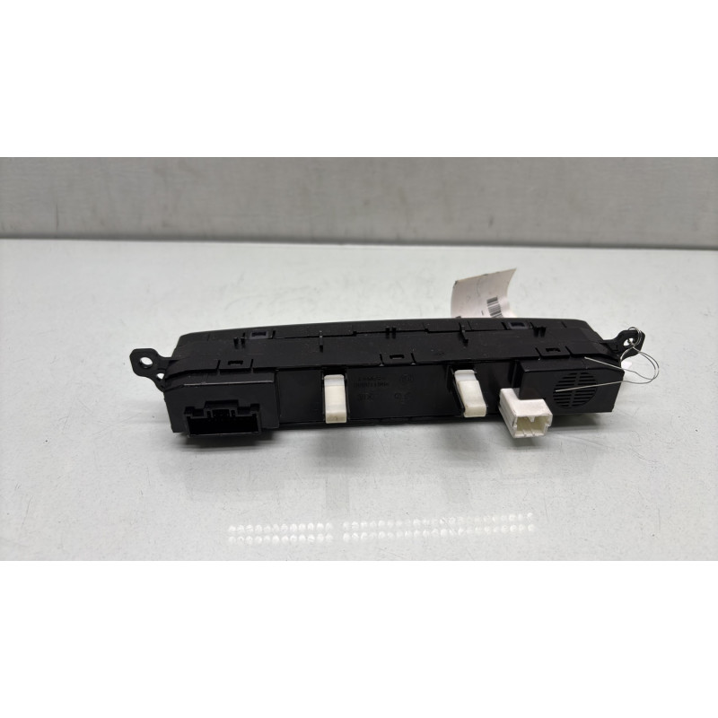 Bouton de warning HYUNDAI I 20 1 Photo n°2