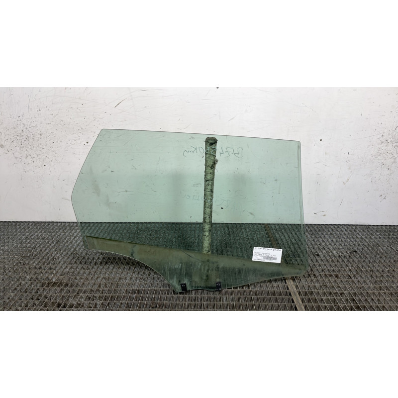 Vitre arriere gauche PEUGEOT 407 Photo n°4