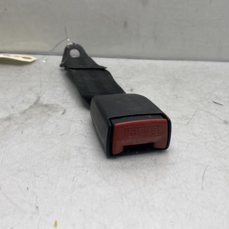 Attache ceinture arriere gauche PEUGEOT 306 Photo n°1
