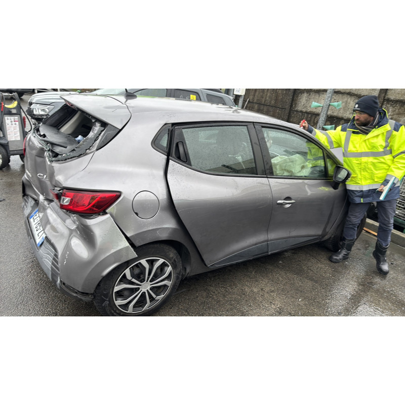 Vitre arriere gauche RENAULT CLIO 4 Photo n°8
