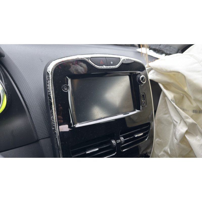Vitre arriere gauche RENAULT CLIO 4 Photo n°20