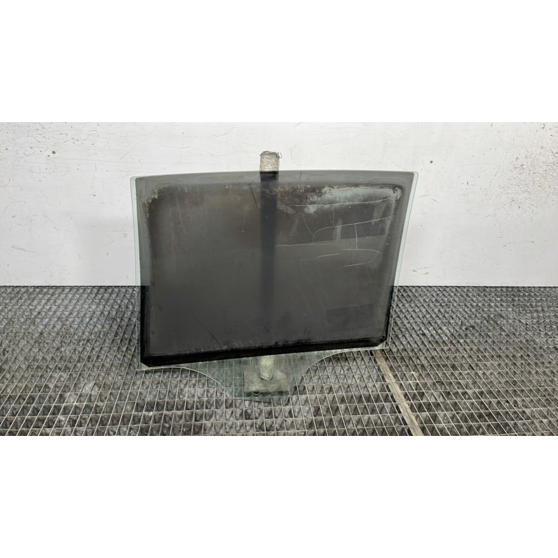 Vitre arriere droit BMW SERIE 1 F20 Photo n°4