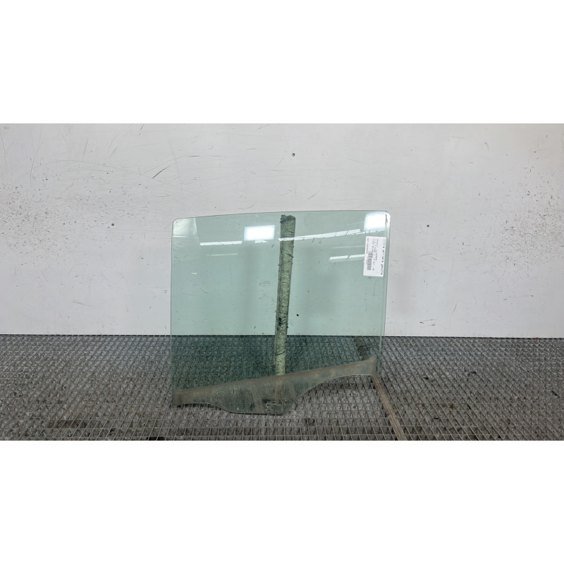 Vitre arriere gauche RENAULT CLIO 3 Photo n°1