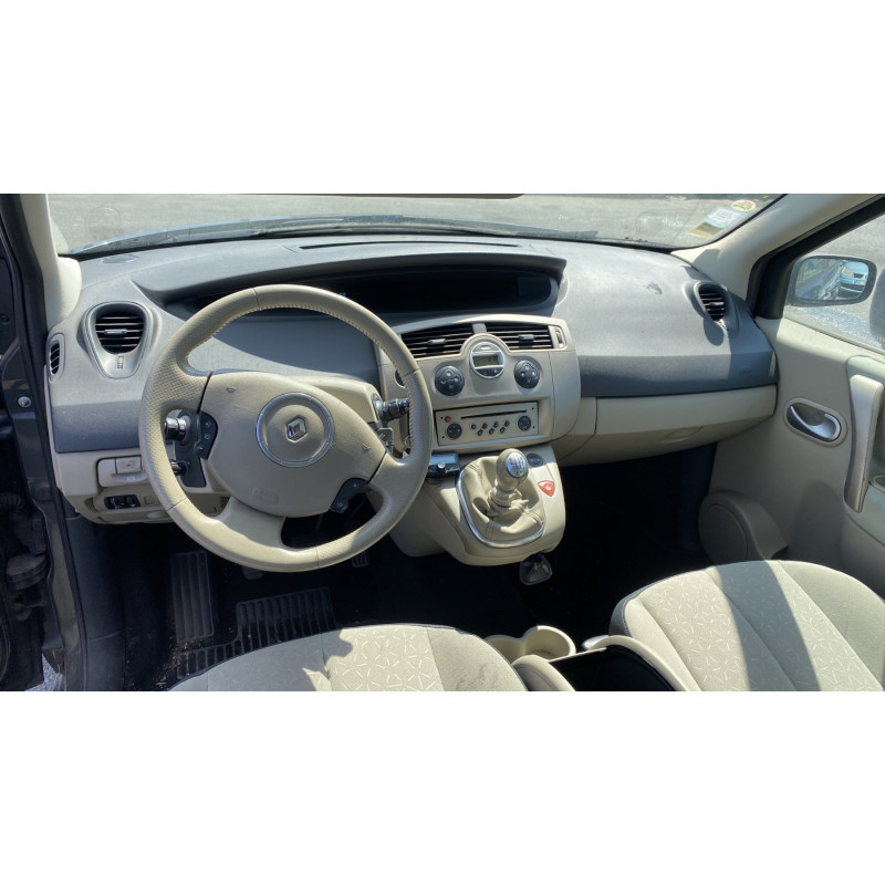 Pare boue avant droit RENAULT SCENIC 2 Photo n°16