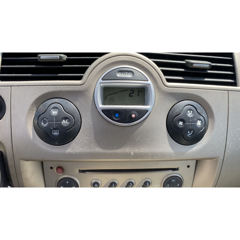 Pare boue avant droit RENAULT SCENIC 2 Photo n°18