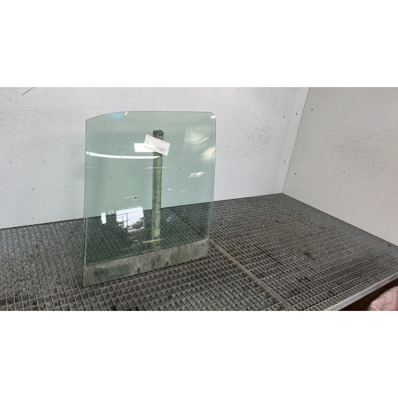Vitre avant gauche FORD TRANSIT CONNECT 1 Photo n°2