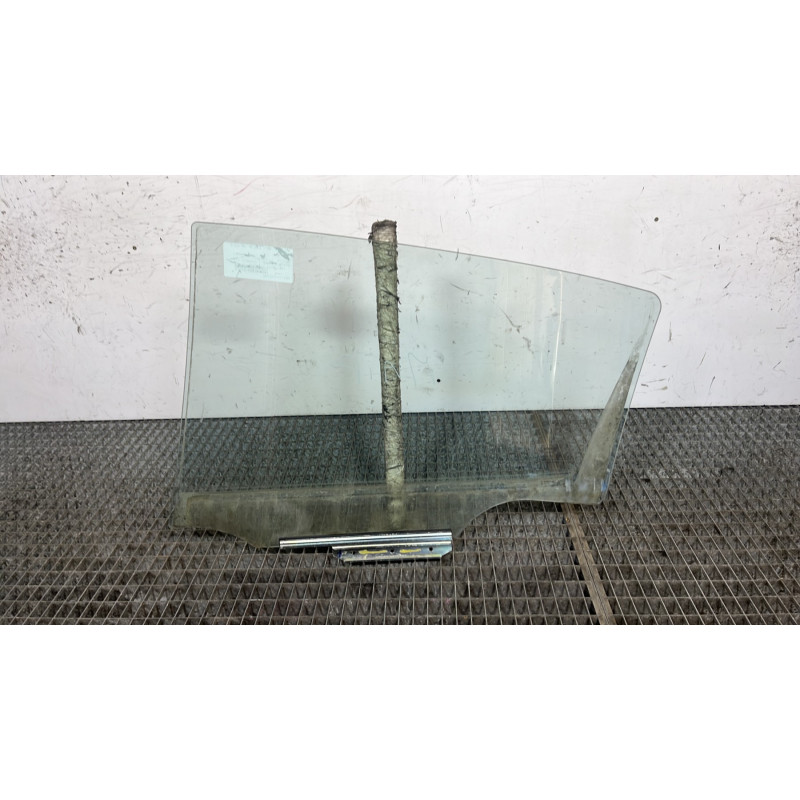 Vitre arriere droit TOYOTA YARIS 3 Photo n°4