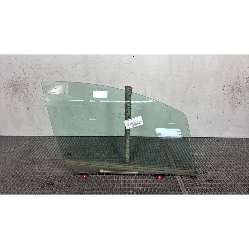 Vitre avant droit TOYOTA YARIS 3 Photo n°1