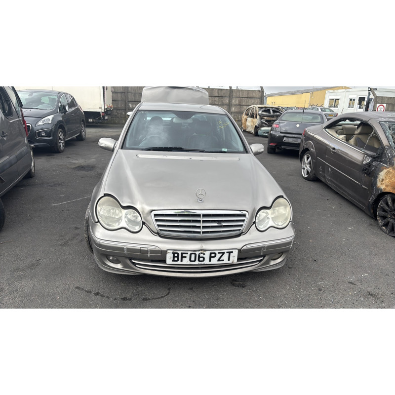 Calandre MERCEDES CLASSE C 203 Photo n°12