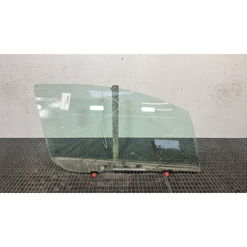 Vitre avant droit TOYOTA YARIS 3 Photo n°1
