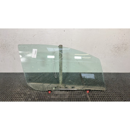 Vitre avant droit TOYOTA YARIS 3 Photo n°1