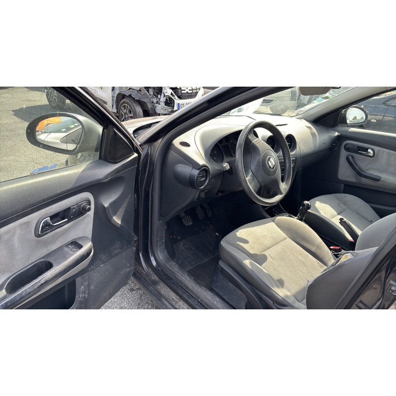 Vitre avant gauche SEAT IBIZA 3 Photo n°13