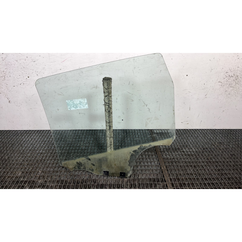 Vitre arriere droit DACIA DUSTER 1 Photo n°4