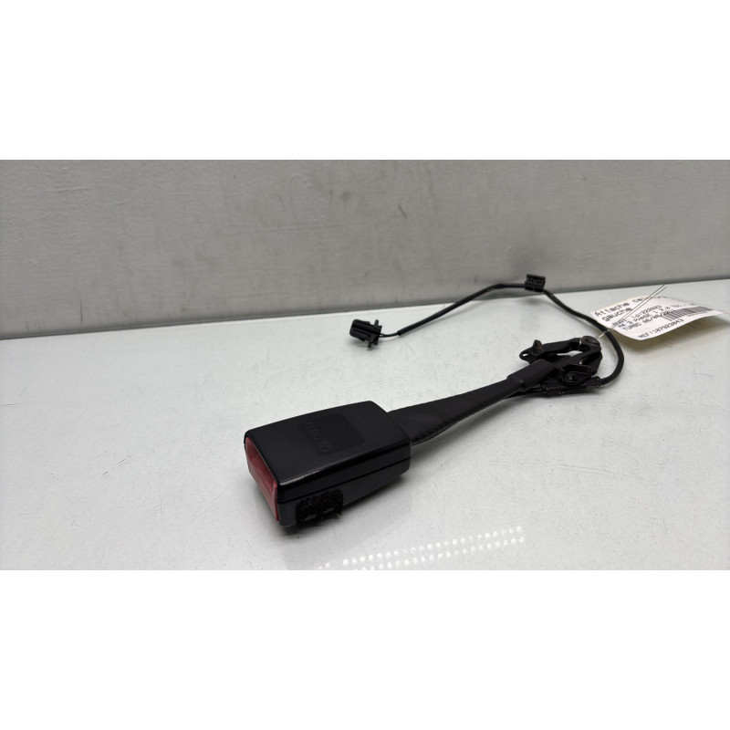 Attache ceinture avant gauche AUDI A4 3 Photo n°2