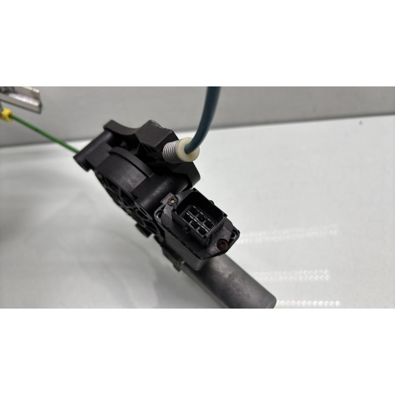 Leve vitre electrique avant droit OPEL CORSA D Photo n°4