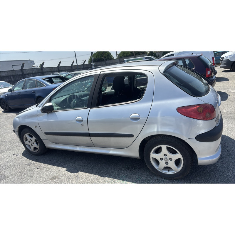 Pare choc avant PEUGEOT 206 Photo n°12