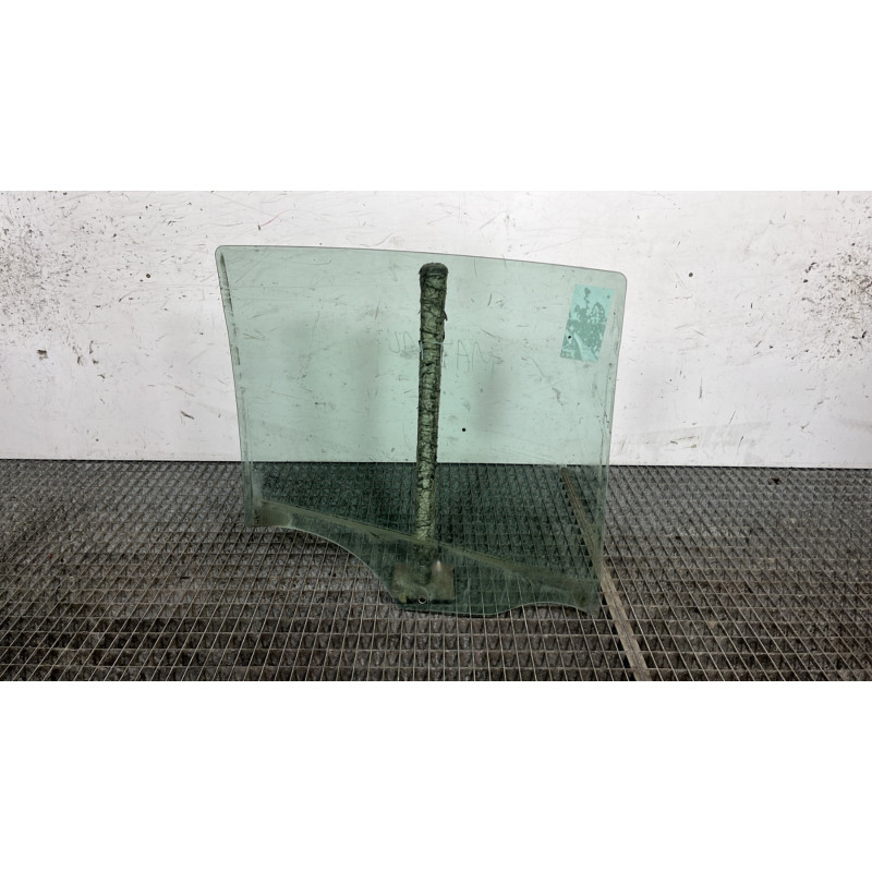 Vitre arriere gauche RENAULT CLIO 3 Photo n°4