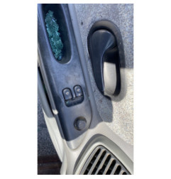 Serrure avant droit RENAULT LAGUNA 1